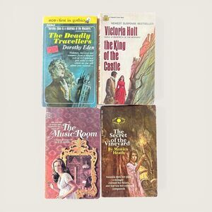 Vintage Gothic Romance Paperback Lot Victoria Holt Dorothy Eden 1970s Gothic